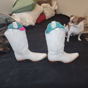 Chic White Cowboy Boots with Embossed Design